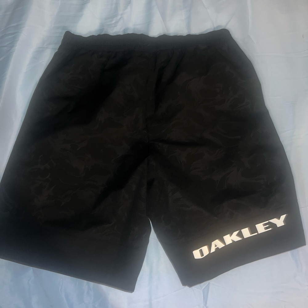 Oakley shorts - Picture 2 of 7
